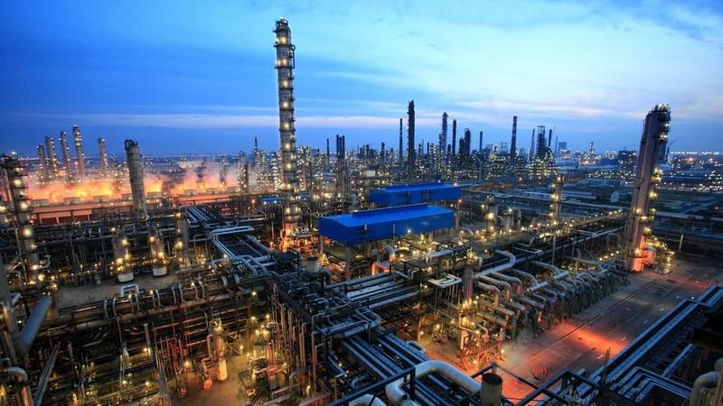 Нефтеперерабатывающий завод Sinopec в Китае