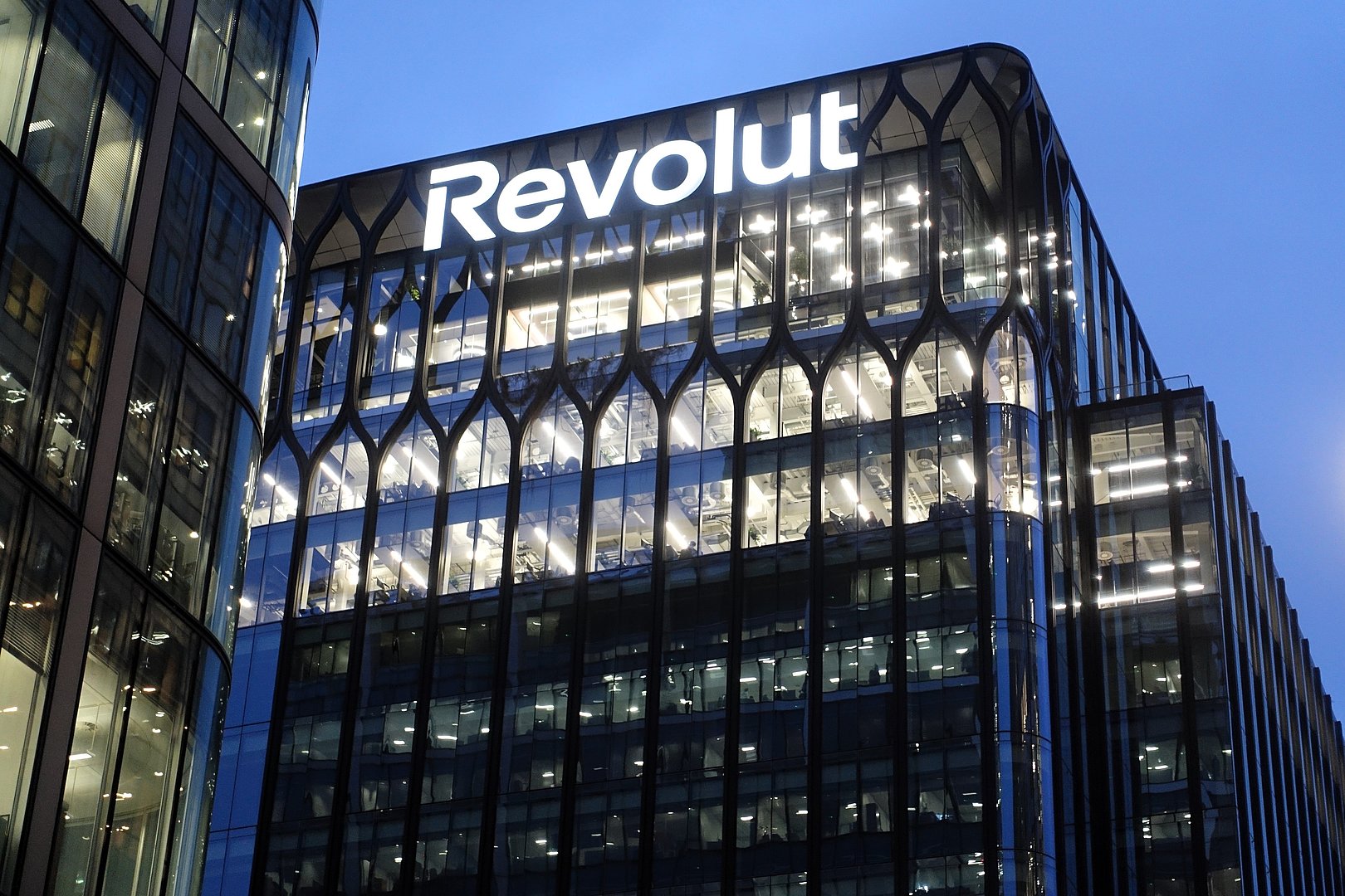 Реальное здание штаб-квартиры Revolut в Лондоне